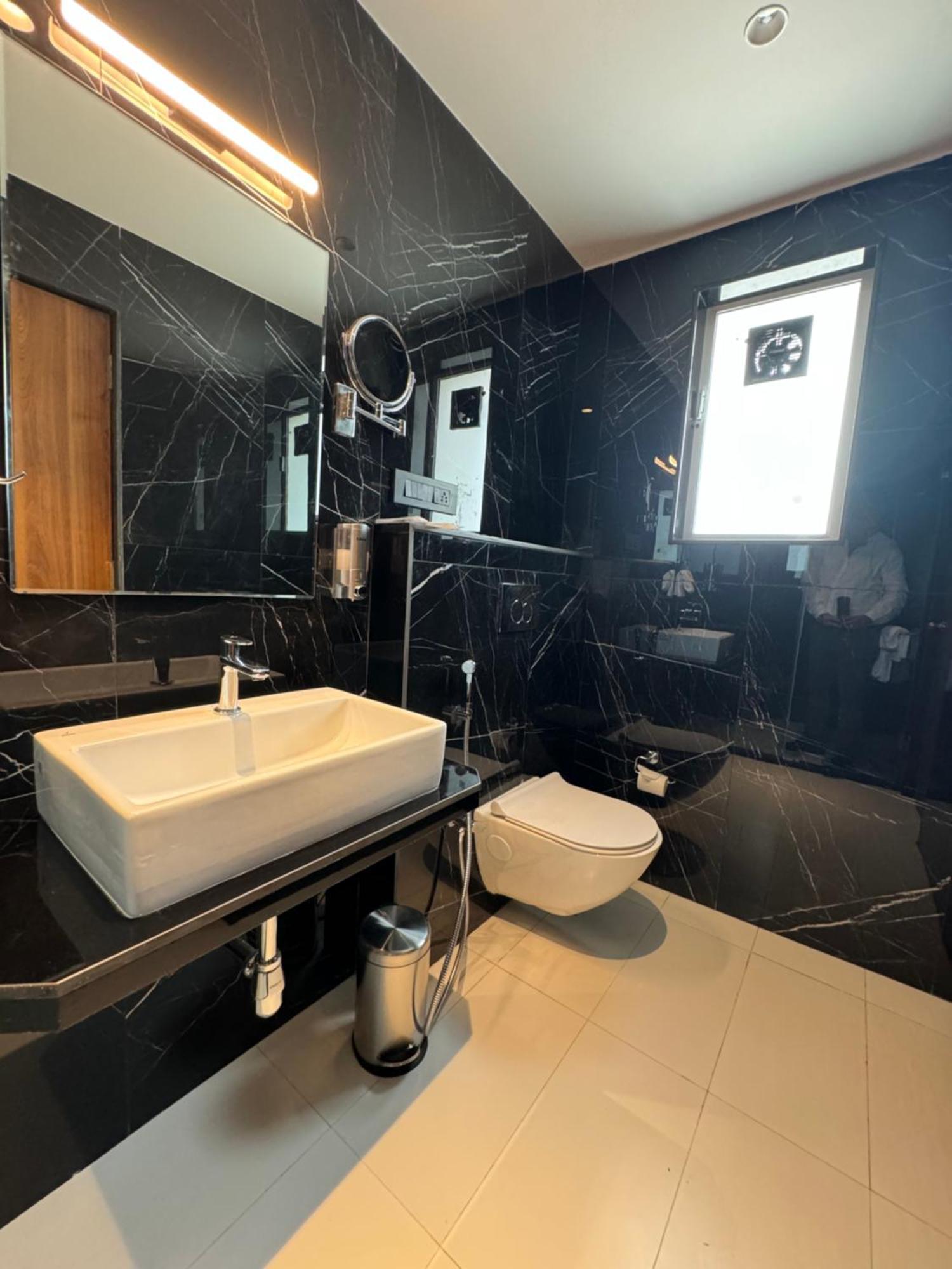 House, Malad Hotel Mumbai (Bombay)